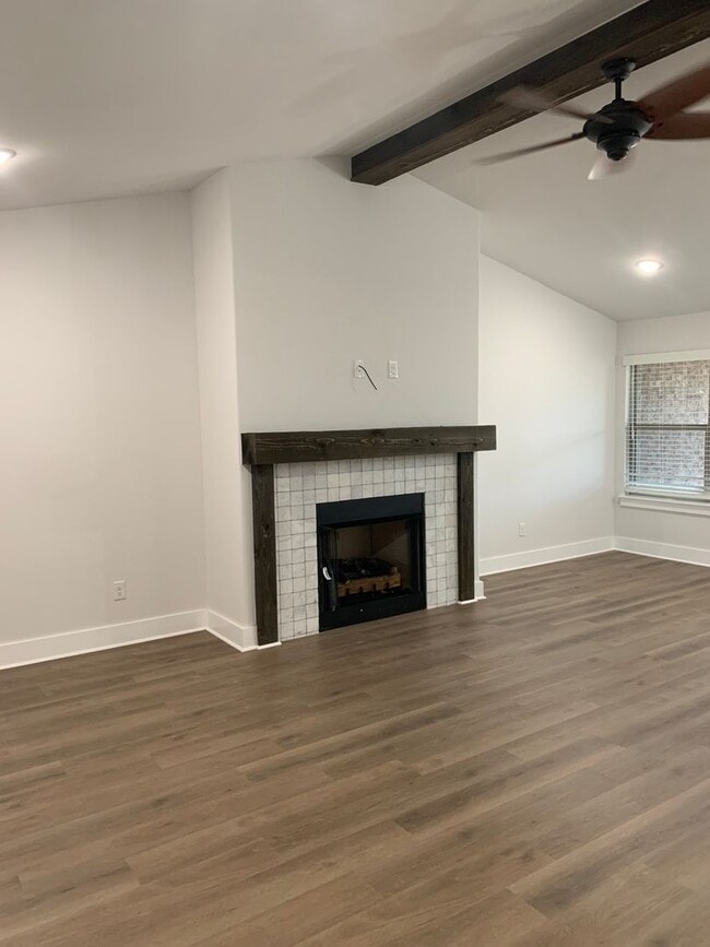 Building Photo - 301 Citation St