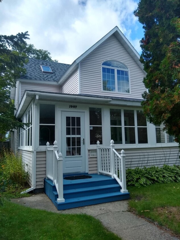 1007 Dewey Ave NE, Bemidji, MN 56601 House Rental in Bemidji, MN