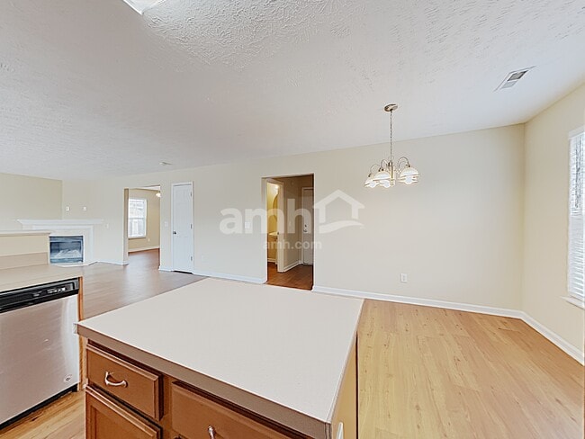 Foto del edificio - 377 Stewart Springs Dr