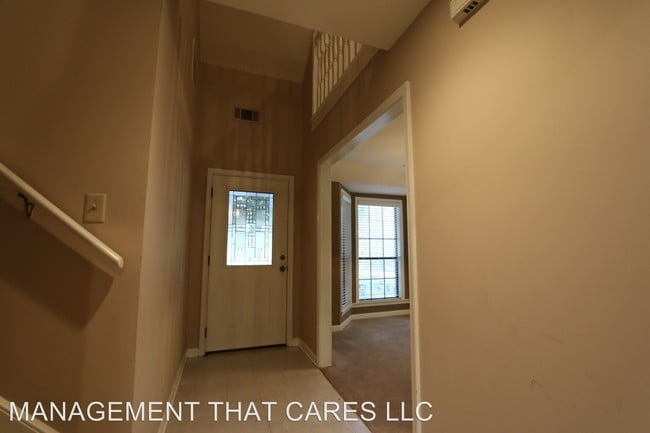 Building Photo - 925 Timberlake Dr E