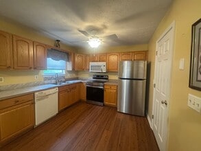 Building Photo - 2047 Harvest Dr