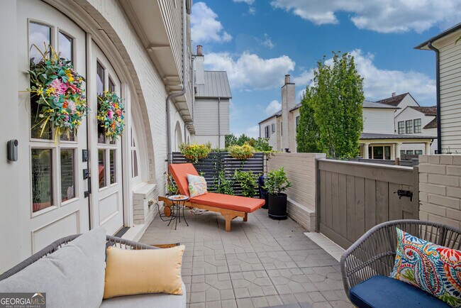 Foto del edificio - 495 Juniper Ln