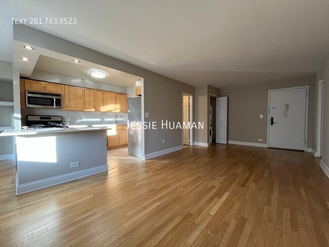 Building Photo - 310 Greenwich St