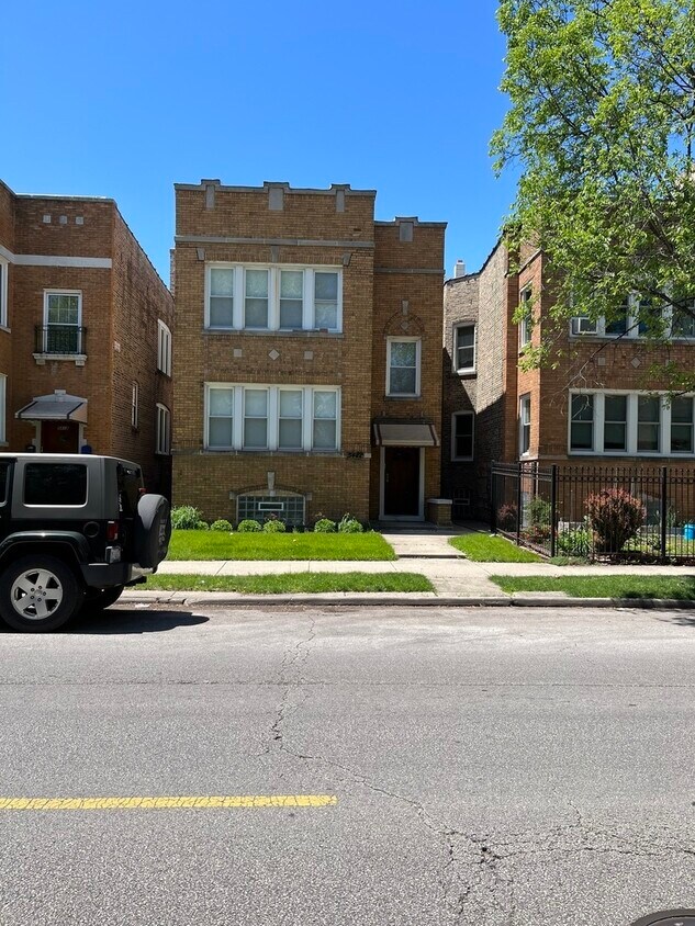 5422 N KImball Ave Unit 2, Chicago, IL 60625 Room for Rent in Chicago