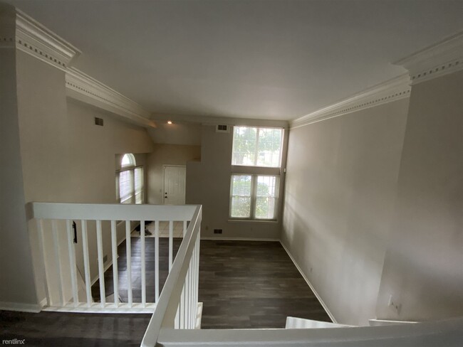 Building Photo - 2 br, 1.5 bath Condo - 1349 S Washington Ave