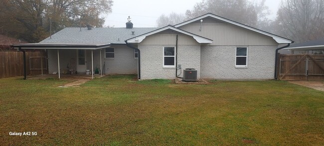 Building Photo - 308 Eola Dr