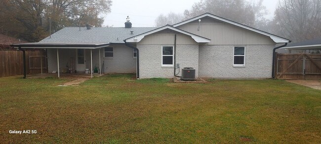 Foto del edificio - Comfortable 3 Bedroom | 2 Bathroom Home for Rent