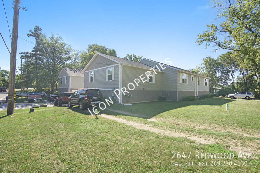 Primary Photo - 2647 Redwood Ave