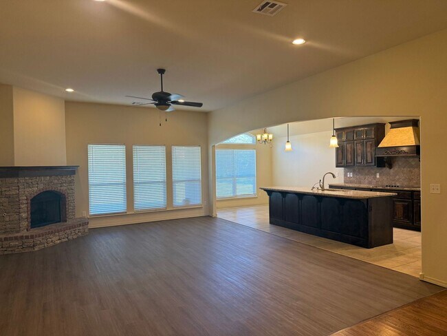 Foto del edificio - Welcome to your beautiful 3 bedroom home in the Battle Creek golf community!