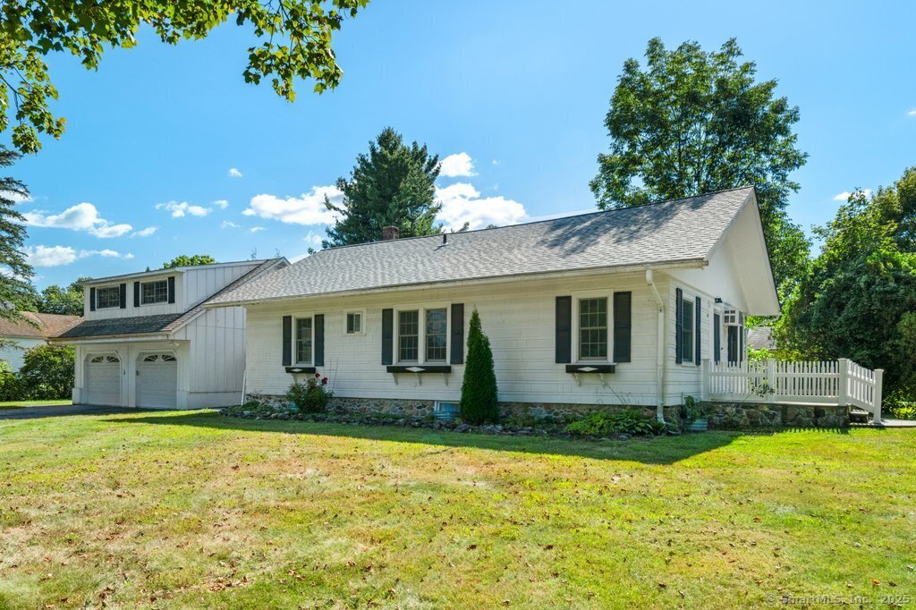 Primary Photo - 18 Glover Ave