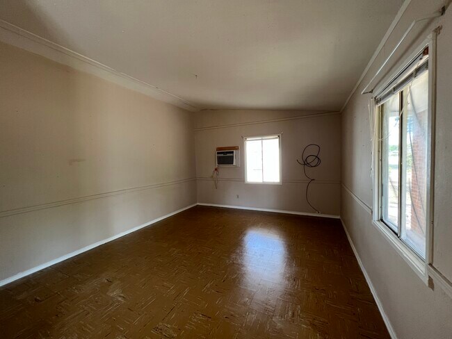 Building Photo - 16 Kurthwood Rd