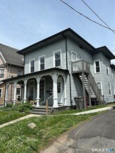 Building Photo - 163 Meadow St