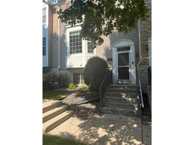 Building Photo - 15608 Prospect Rd
