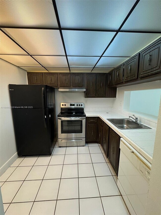 Foto del edificio - 482 NW 165th St