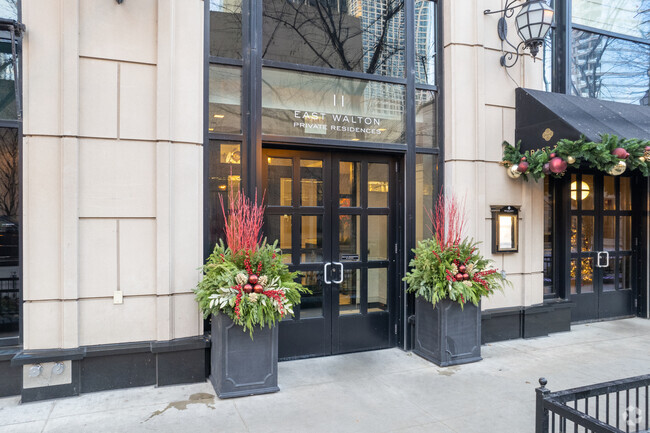 Entrance - Waldorf Astoria Chicago Residences