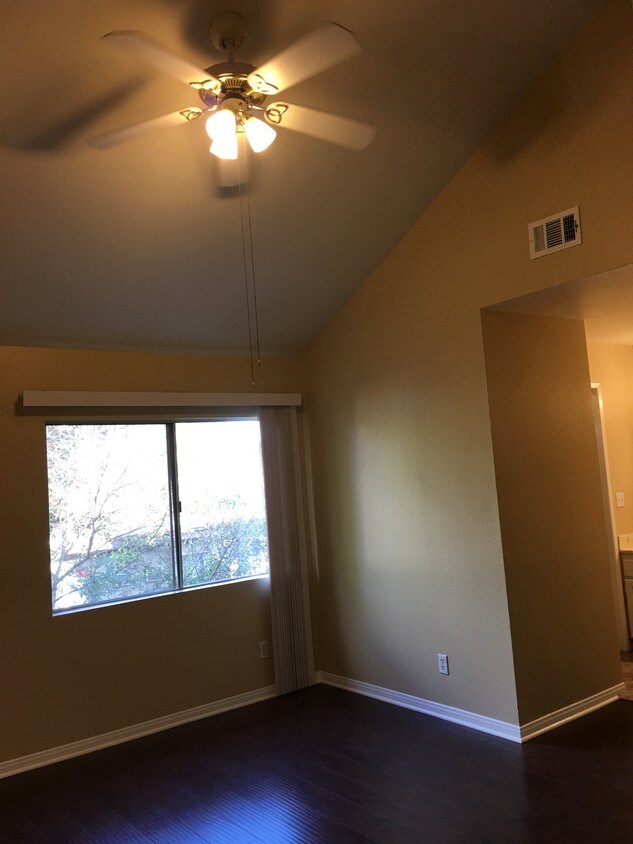Foto principal - 248 E Washington Blvd