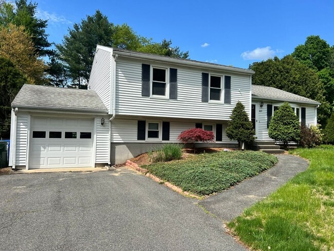Building Photo - Single Family, Raised Ranch With Many Upda...