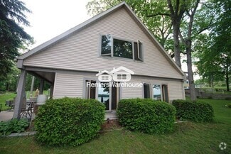 Building Photo - 2310 N Lake Dr