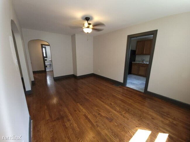 Building Photo - 4 br, 1 bath House - 1120 Greenaway Pl