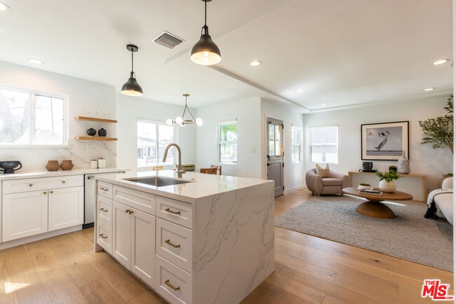 Foto del edificio - 3840 Lyceum Ave