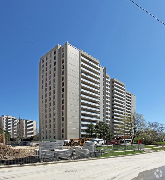 Building Photo - Forest Manor