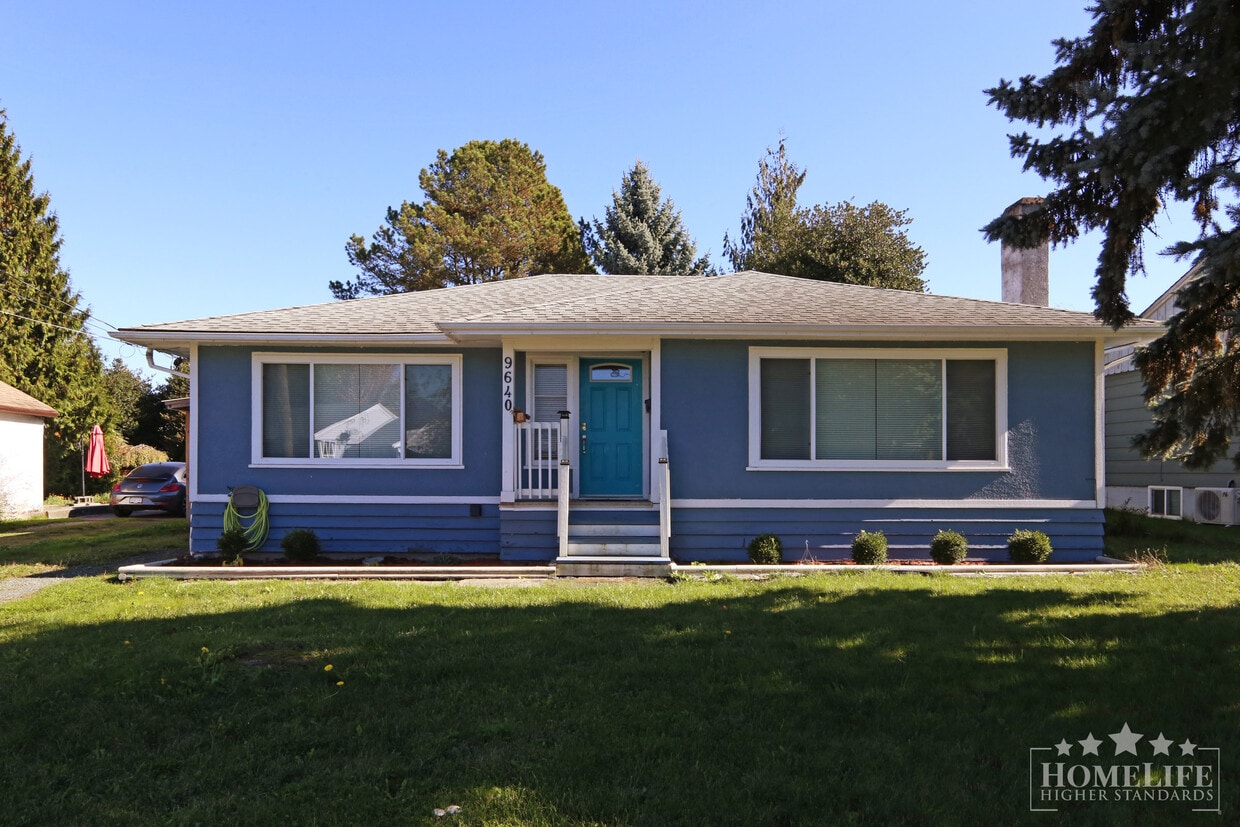 Primary Photo - Charming & Spacious 4-Bedroom Character Home on Large Lot