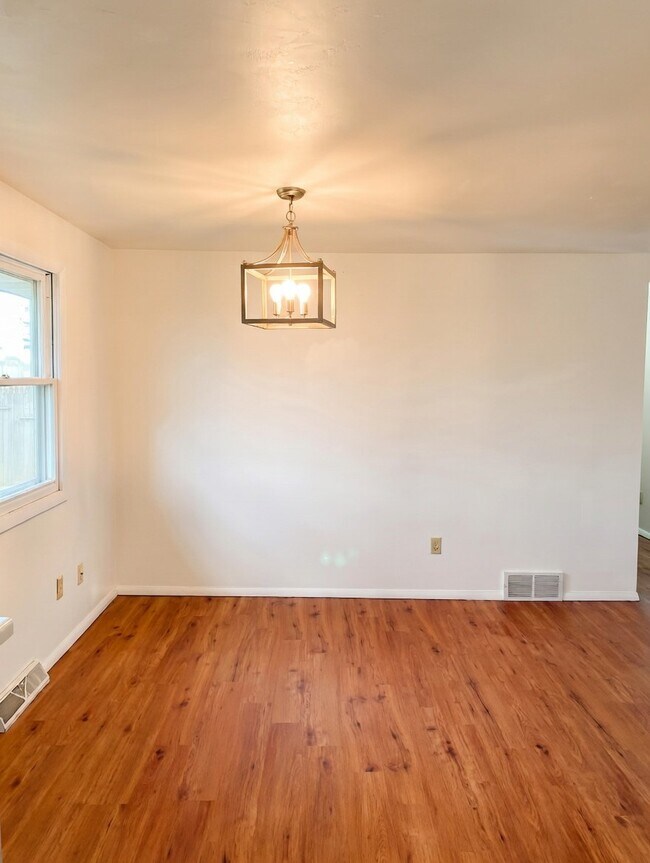 Foto del edificio - 1619 Beech Tree Dr