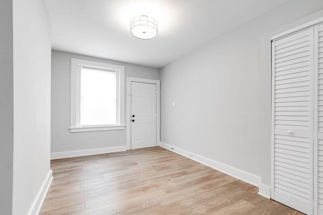 Building Photo - 613 N 32nd St