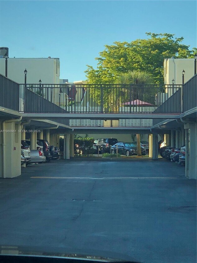 Foto del edificio - 1701 NE 115th St