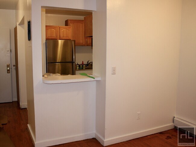 Building Photo - 2 BR w/ Backyard in Gowanus