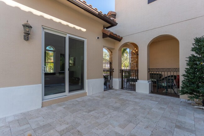 Building Photo - 4102 Artesa Dr