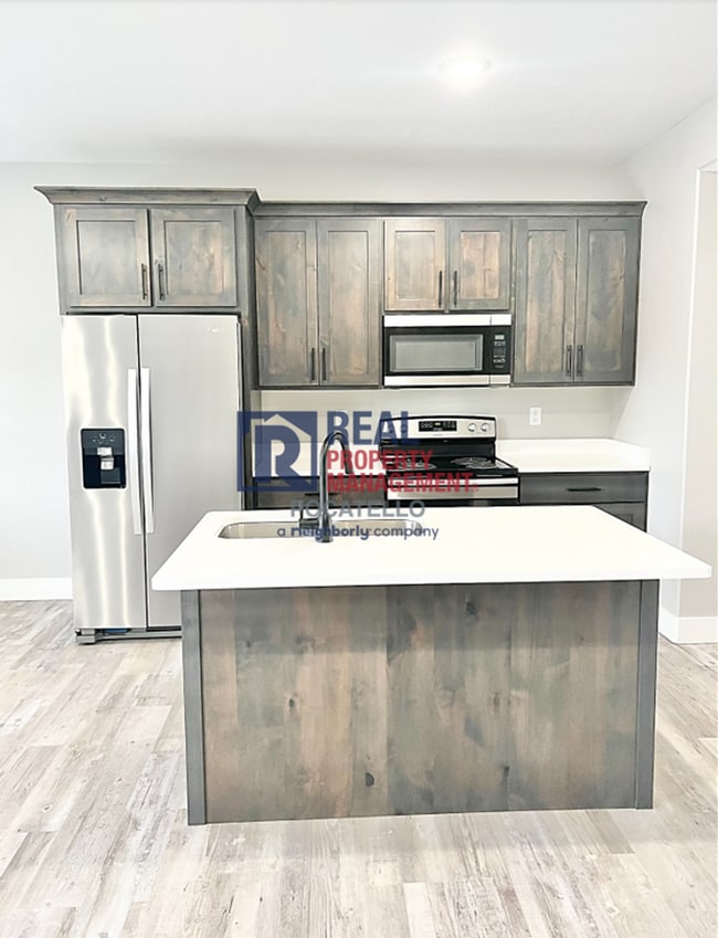 Foto del edificio - 3 Bedroom 2.5 Bathroom Town Home - 1 Car Garage - Small dog allowed