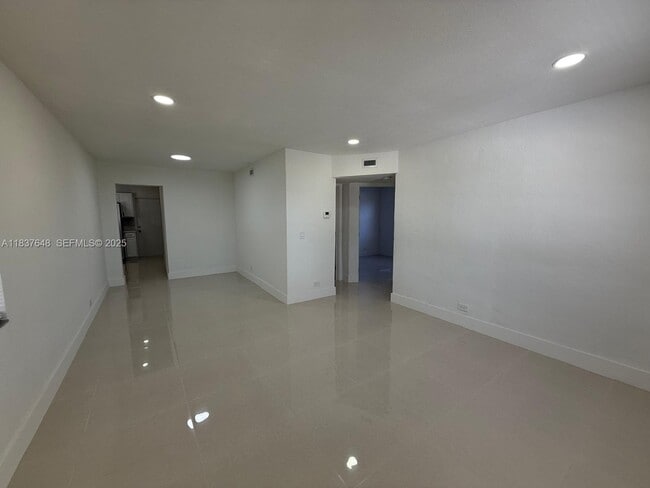 Building Photo - 1494 W 34th St