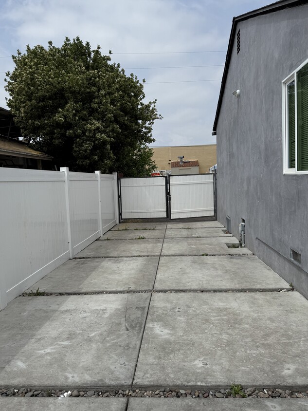 Primary Photo - 6716 Etiwanda Ave