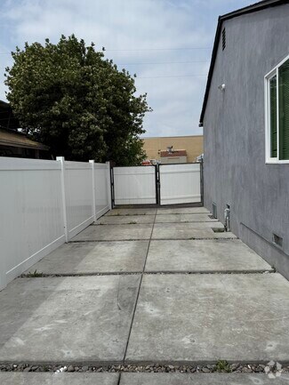 Building Photo - 6716 Etiwanda Ave