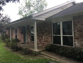 Building Photo - 1907 Sedgie Dr