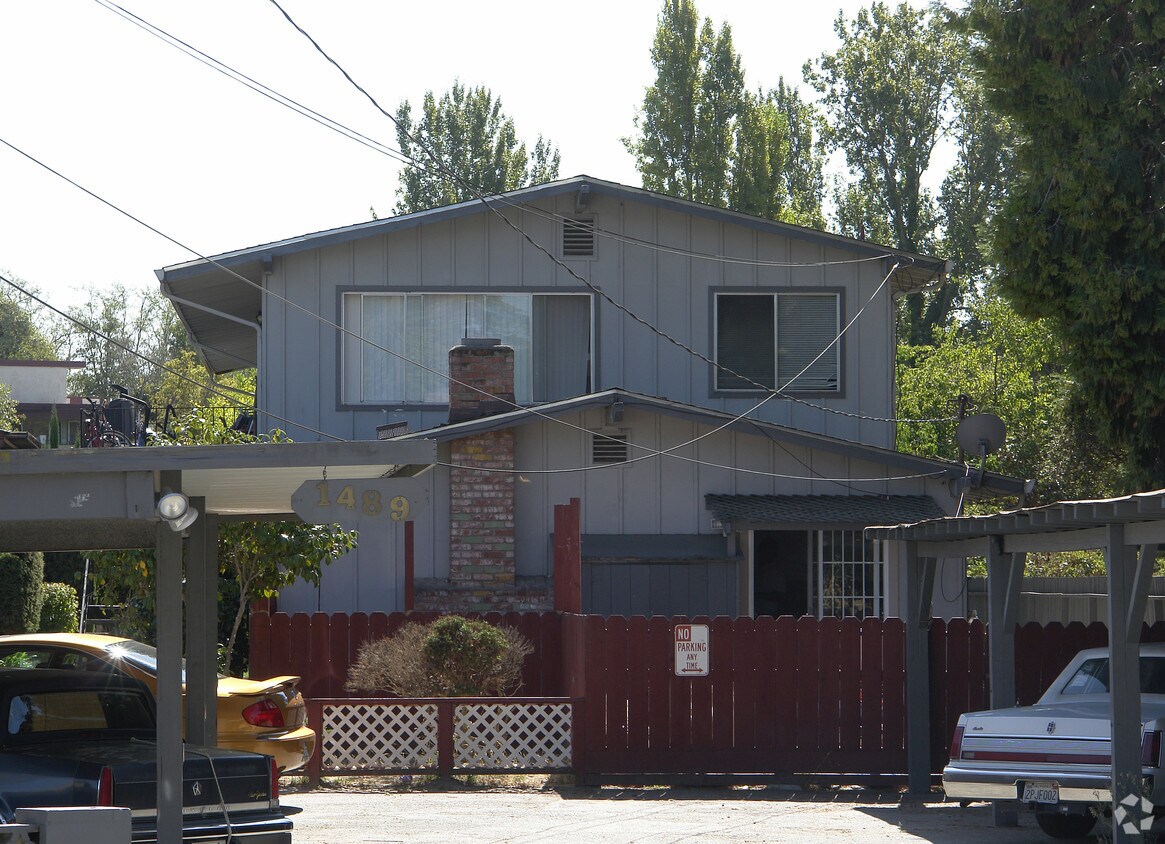 Primary Photo - 1489 Crescent Ave