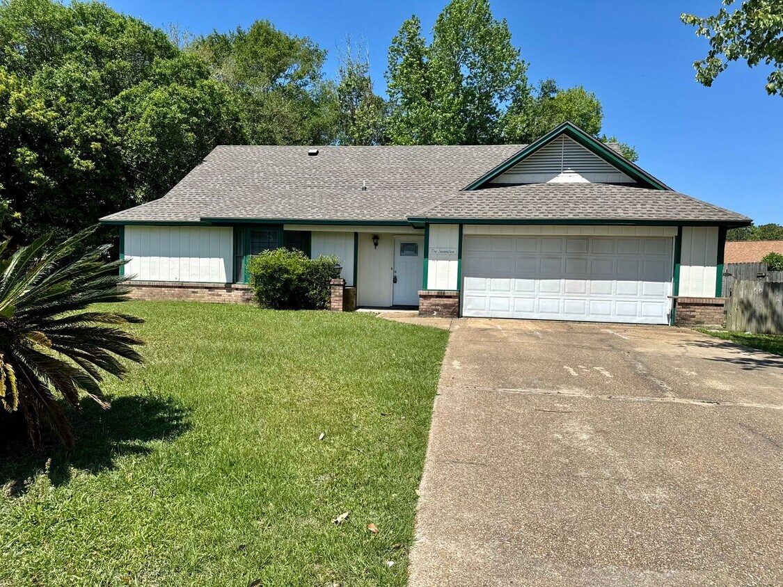 Foto principal - OCEAN SPRINGS SCHOOL DISTRICT - CUTE 3 BED...