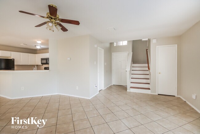 Building Photo - 3635 Villa Glen Dr