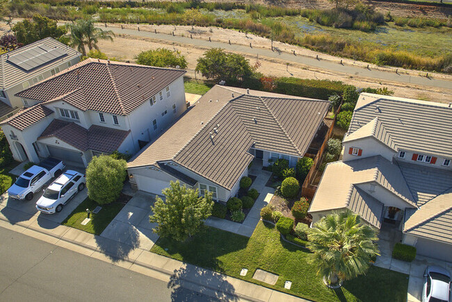 Foto del edificio - Gorgeous Home In Lincoln Crossing