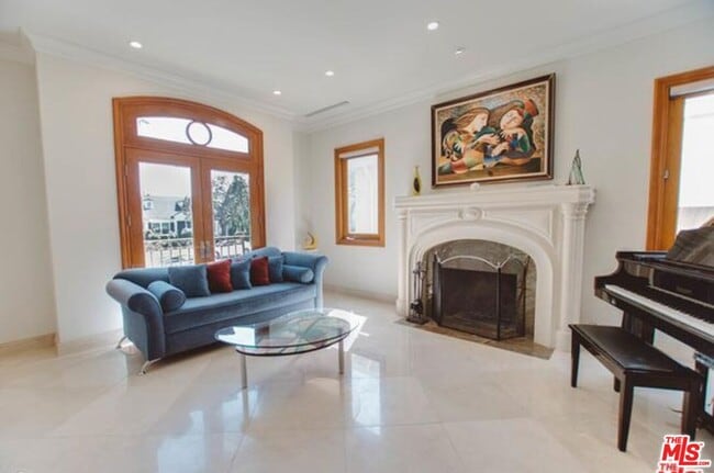 Foto del edificio - 9033 Cresta Dr