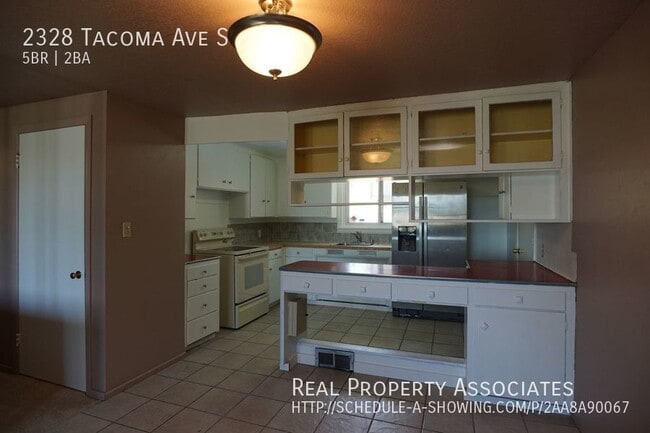 Building Photo - Large home with two kitchens near Downtown...