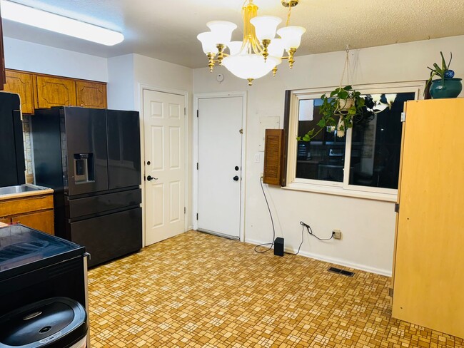 Foto del edificio - 4 Bed 2 Bath Home