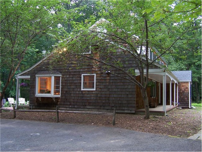 Building Photo - 25 Fiddlers Green Dr