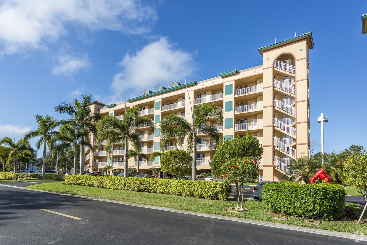 The Carlysle at Woods Edge Apartments in Bonita Springs, FL