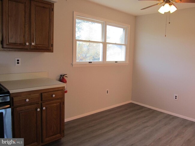 Building Photo - 332 Bailey Ave