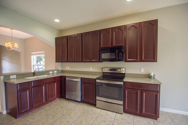 Building Photo - 5 bed / 2.5 bath Lake Nona Townhome!