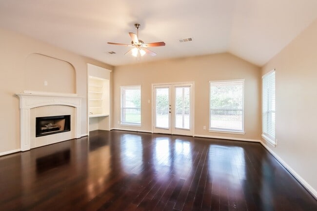 Foto del edificio - 1110 Bringewood Chase Dr