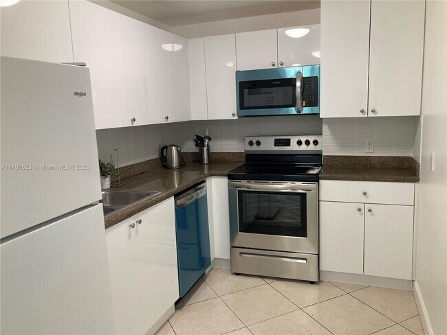 Foto del edificio - 2280 SW 32nd Ave