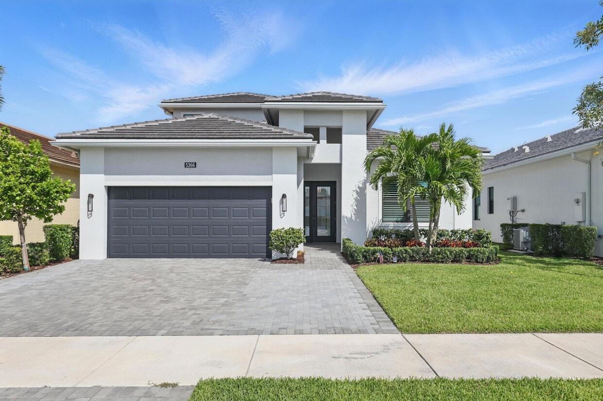 Foto principal - 5366 Santa Rosa Ln